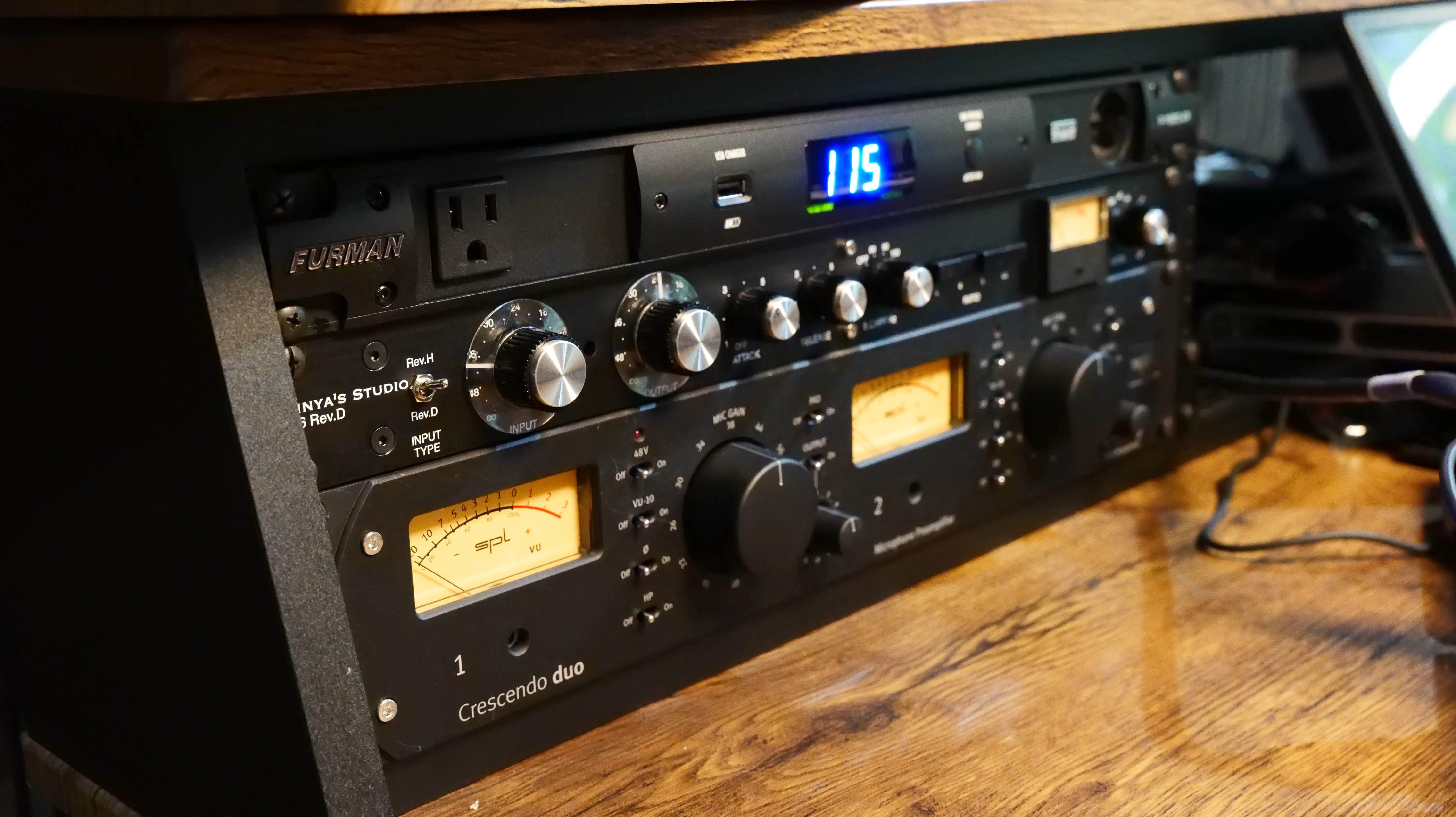 Studio gallery photo 08