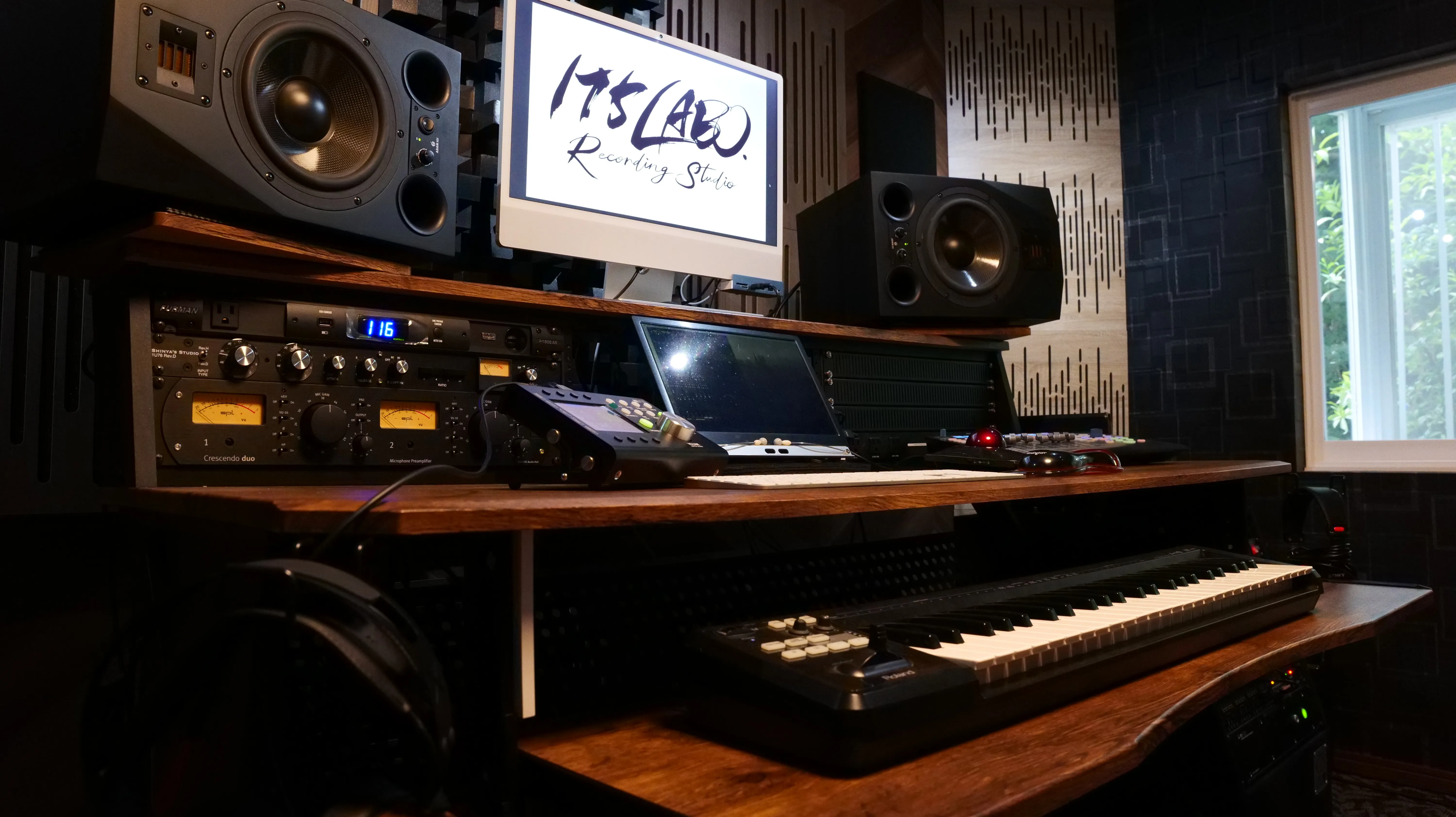 Studio gallery photo 14